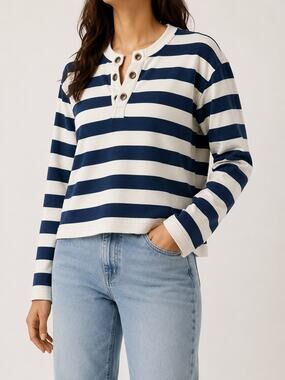 EVEREVE Bailey Stripe Grommet Cropped Sweatshirt Blue White Size S Nautical